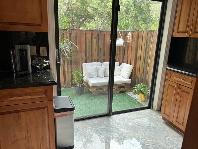 Building Photo - 7690 Lago Del Mar Dr