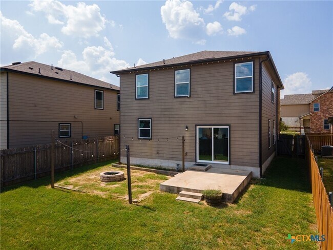 Building Photo - 1053 Sagebrush Dr