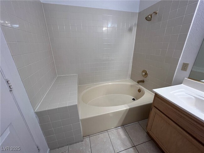Building Photo - 8301 Boseck Dr