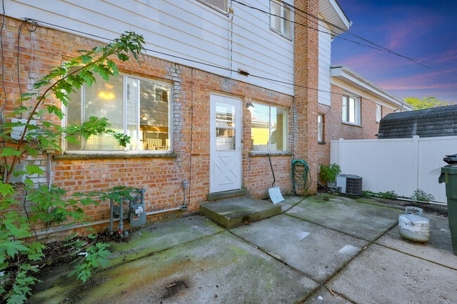 Building Photo - 9002 N Clifton Ave
