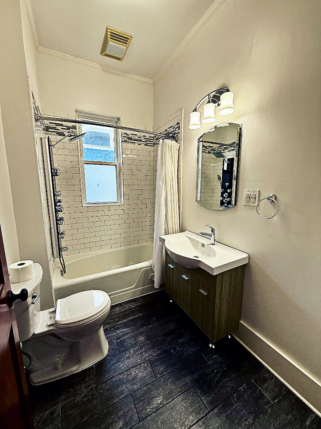 Building Photo - Beautifully Updated Historic Home in Midto...