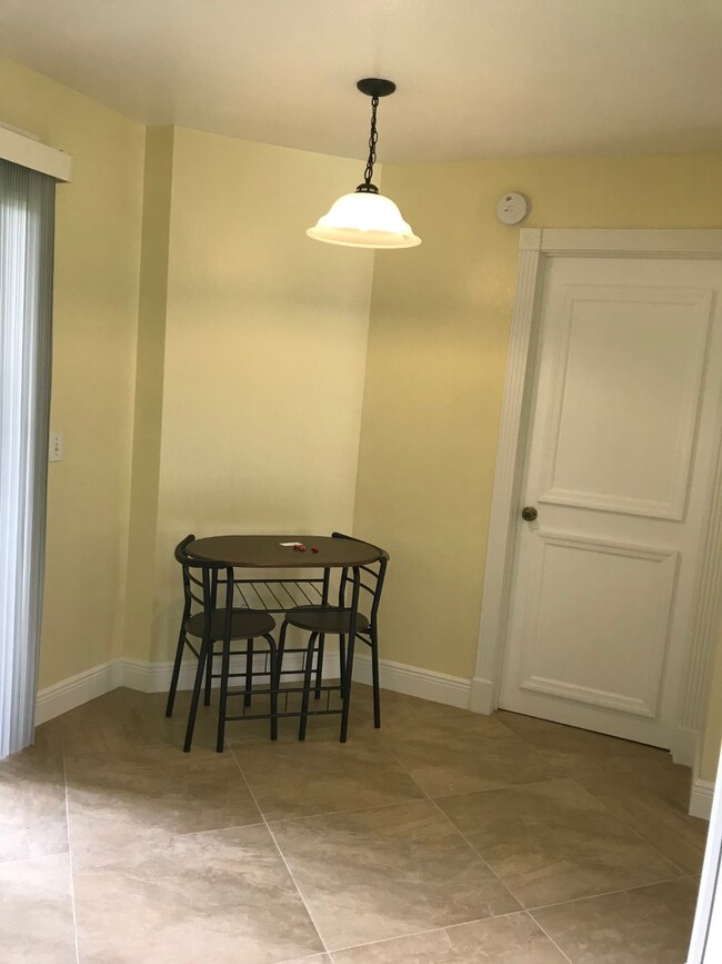 Breafast nook in kitchen - 144 Reserve Cir