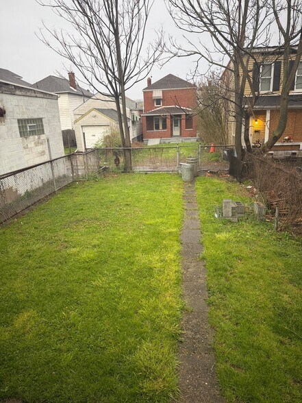 Building Photo - 1131 Knox St