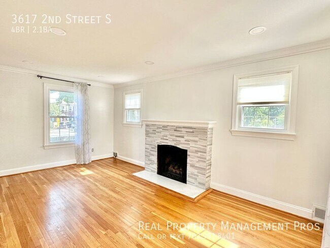 Building Photo - 3617 2nd St S