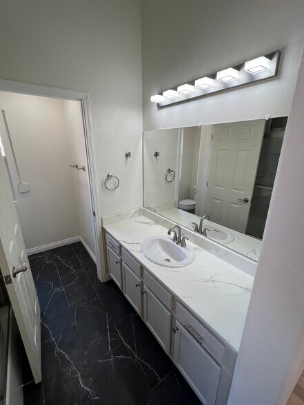 Building Photo - 2493 W Richmar Ave