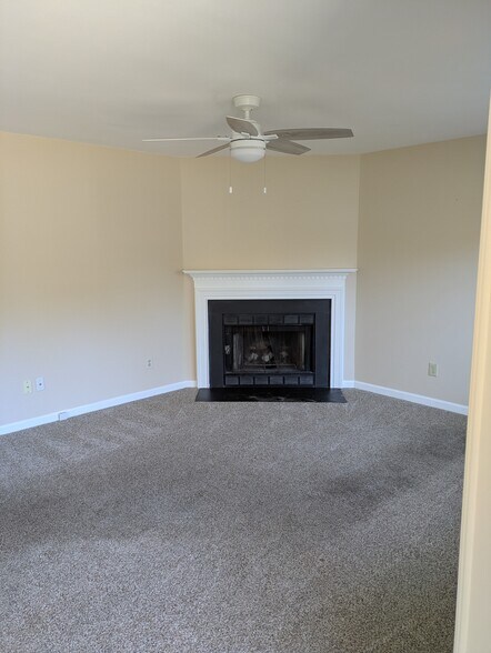 Building Photo - 4003 Persimmon Court