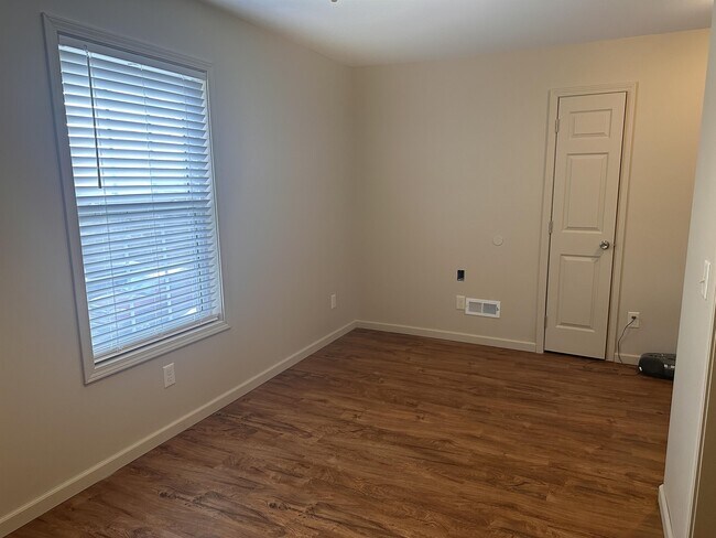 Building Photo - 3521 Mint Rd