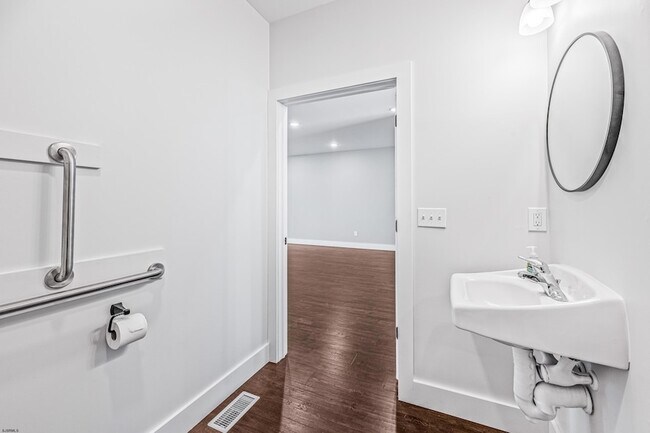 Building Photo - 24 S Washington Ave