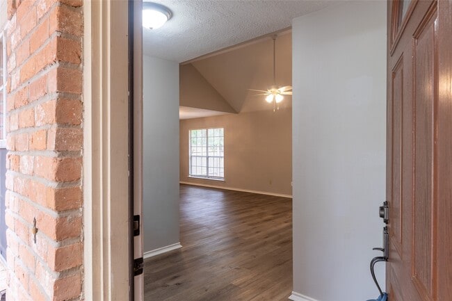 Building Photo - 76 Hickory Oak Dr