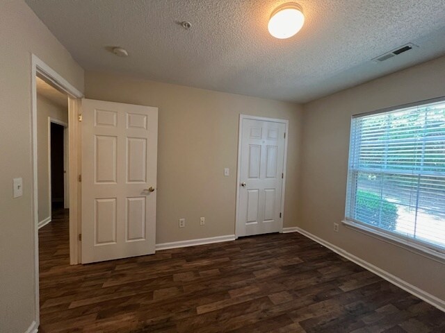 Building Photo - 903 Hanahan Ct