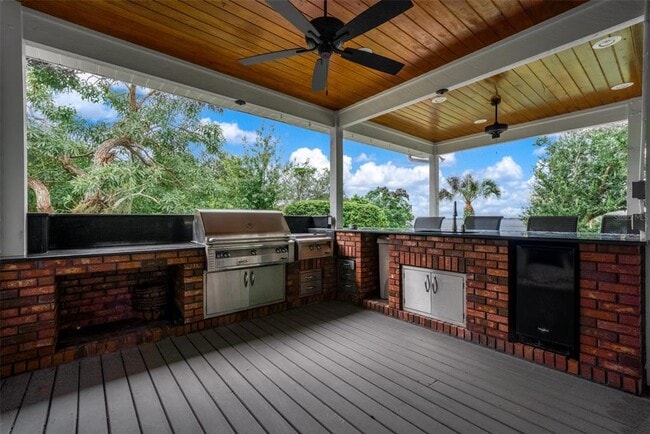 Building Photo - 2551 Lakeview Dr