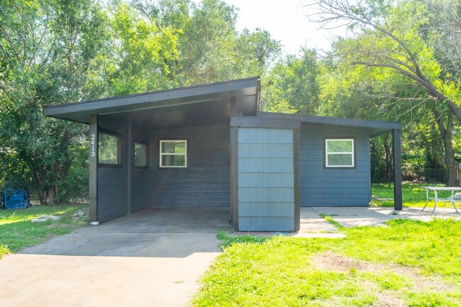 Primary Photo - Unique Tulsa Home Available Now! 3 bedroom...