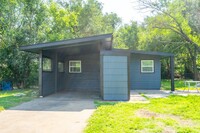 Building Photo - Unique Tulsa Home Available Now! 3 bedroom...