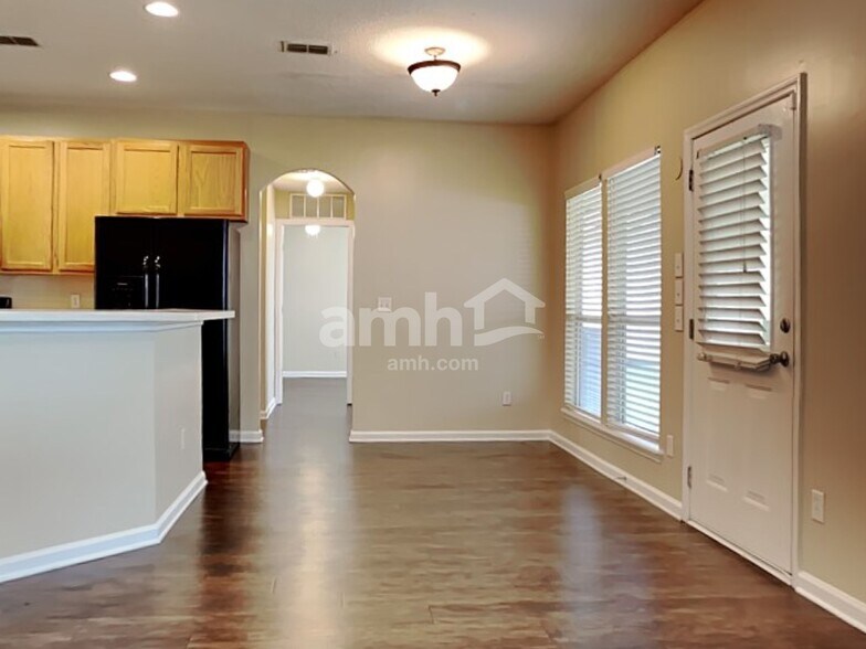 Building Photo - 9146 Prosperity Lake Dr