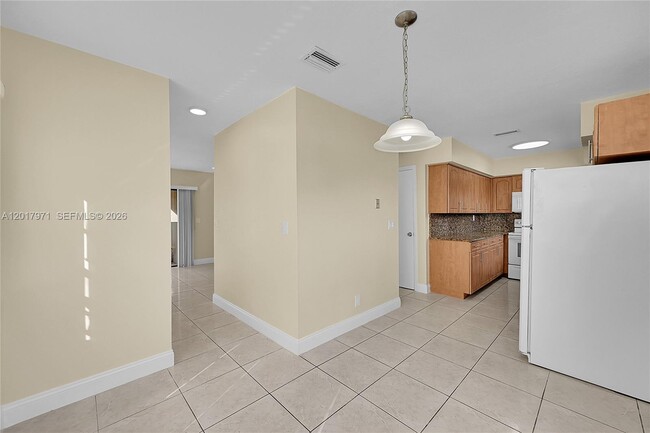 Building Photo - 2532 Coral Springs Dr