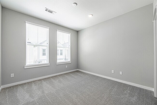 Building Photo - 8475 Berry Brush Ln