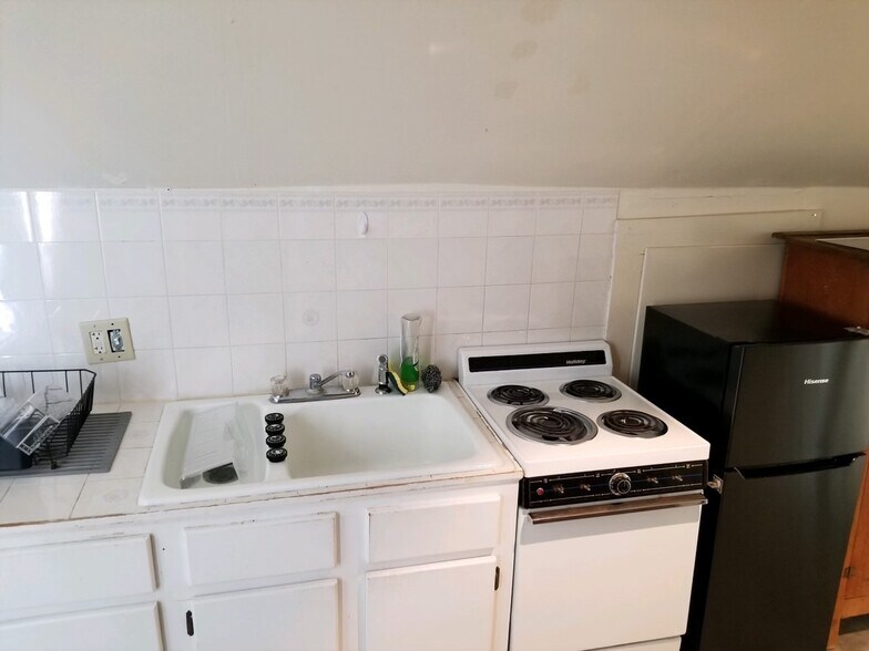 Kitchen with gourmet sink - 2221 Wildcat Creek Rd