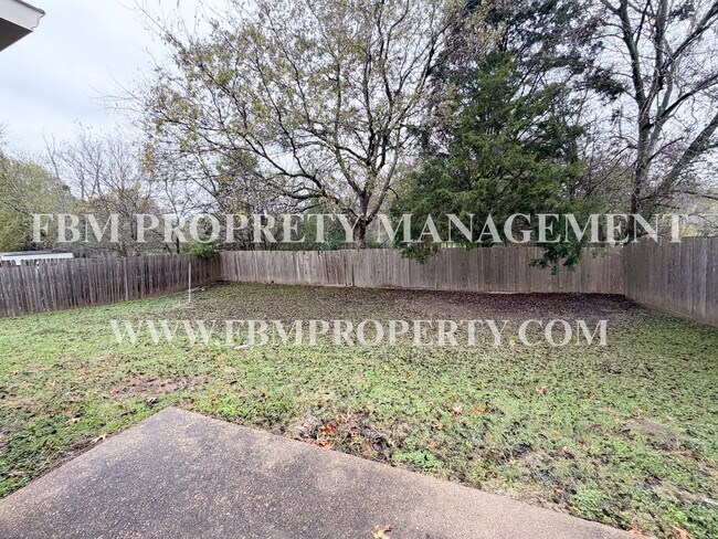 Building Photo - 3008 View Ln