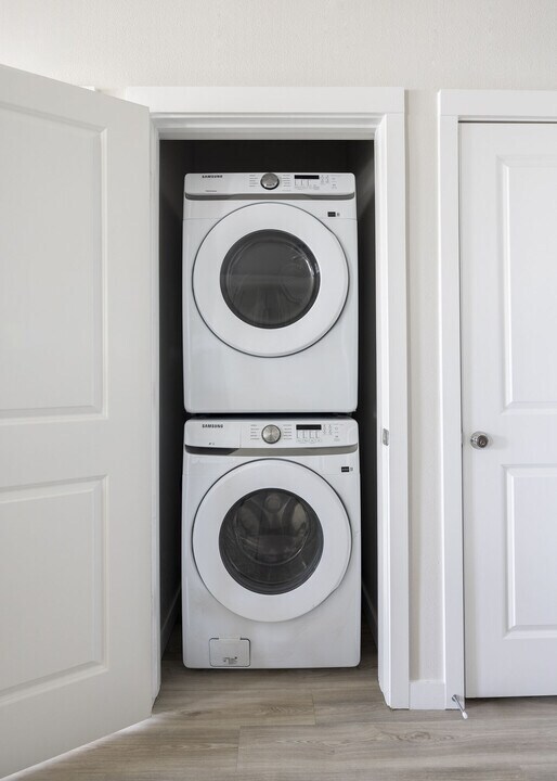 Building Photo - Move In & Save: 8 Weeks Free Rent + Gift C...