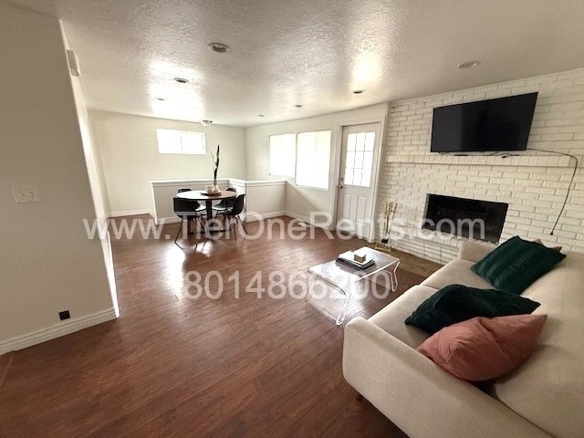 Building Photo - NO DEPOSIT option available for qualified ...