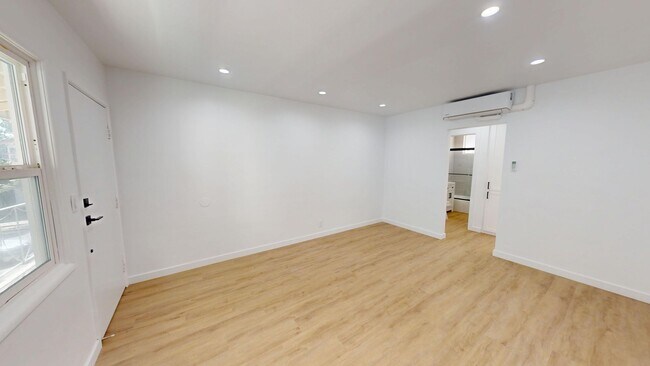Interior Photo - 1014 N Hayworth Ave