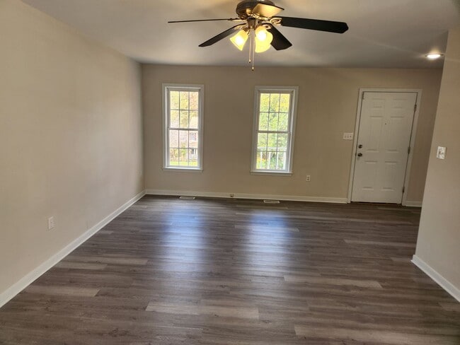 Building Photo - 4 Bed 2.5 Bath- Midlothian-Ashbrook Subdiv...