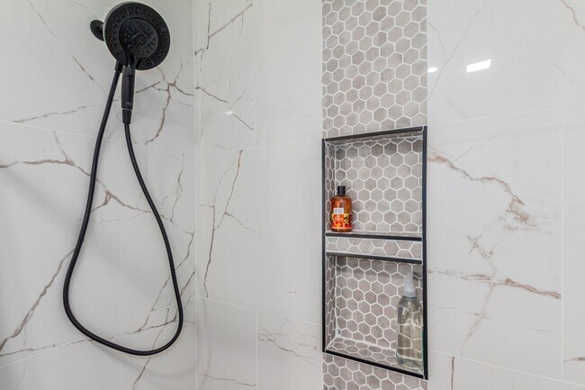 Building Photo - **COMING SOON!**Central- Charming 1 bd w/ ...