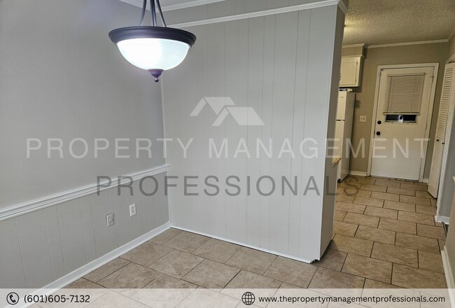 Building Photo - Relaxing and ready for you located in the ...