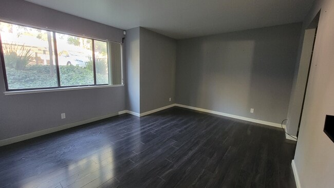 Building Photo - 945 Fletcher Ln