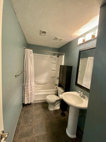 Building Photo - 5523 S 31st St