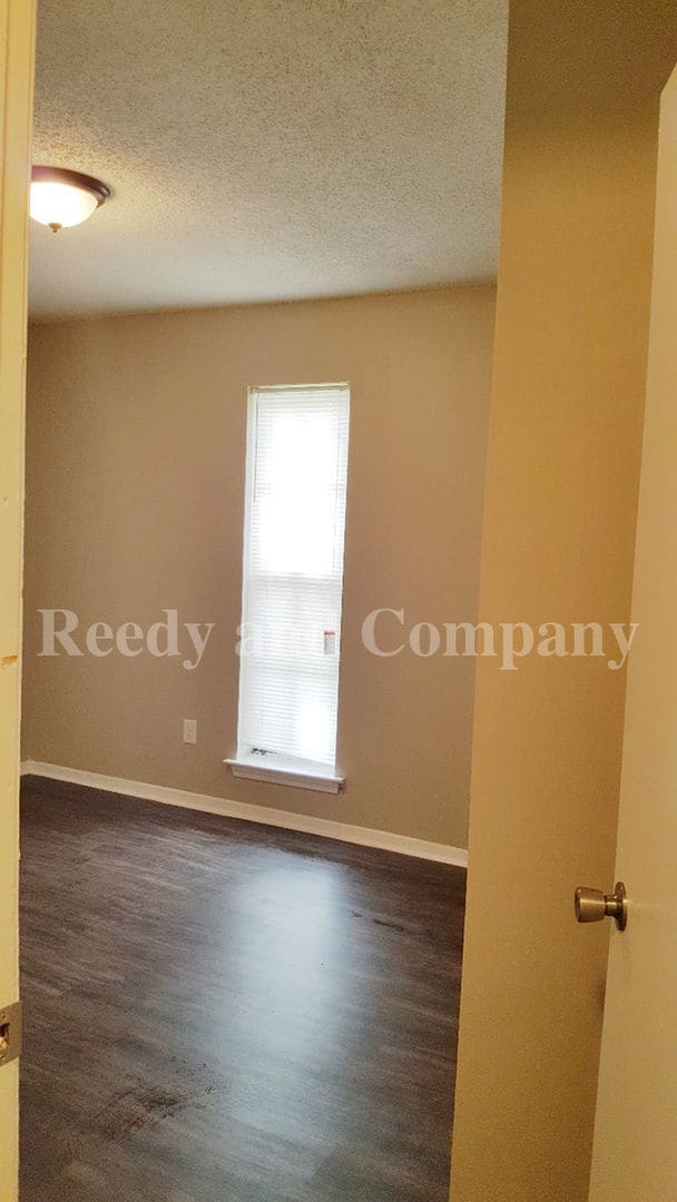 Building Photo - 2831 Gruber Dr