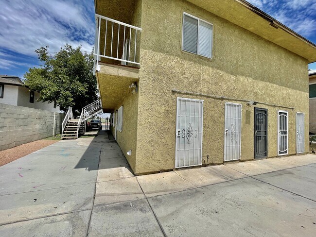 Building Photo - DOWNSTAIRS CONDO | RECENLY REHABBED 2 BEDROOM 1 BATH | ACROSS FROM CSN CHEYENNE