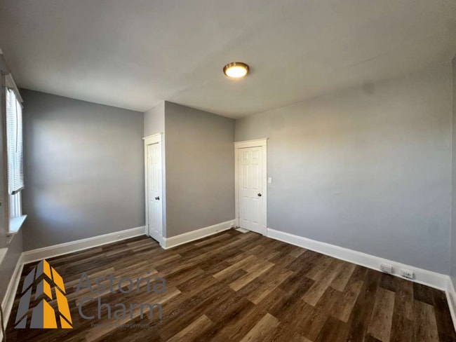 Building Photo - 4 Bedroom or 3 Bedroom with Den Home with First Floor Bedroom on Homestead Street