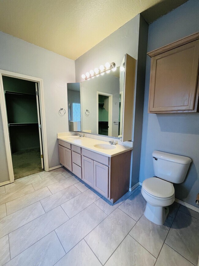 Building Photo - 1718 Windhill Ave