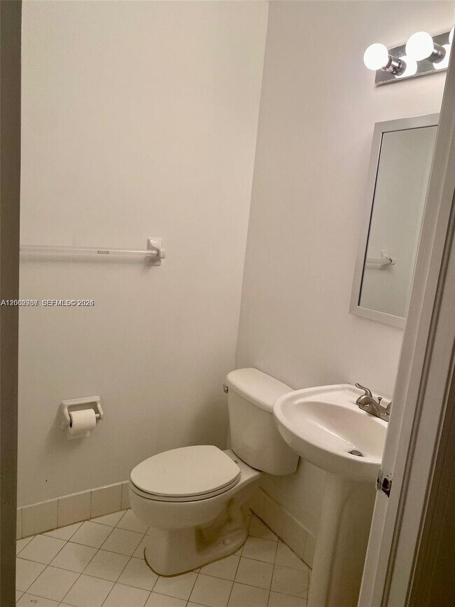 Building Photo - 5759 NW 113th Ct