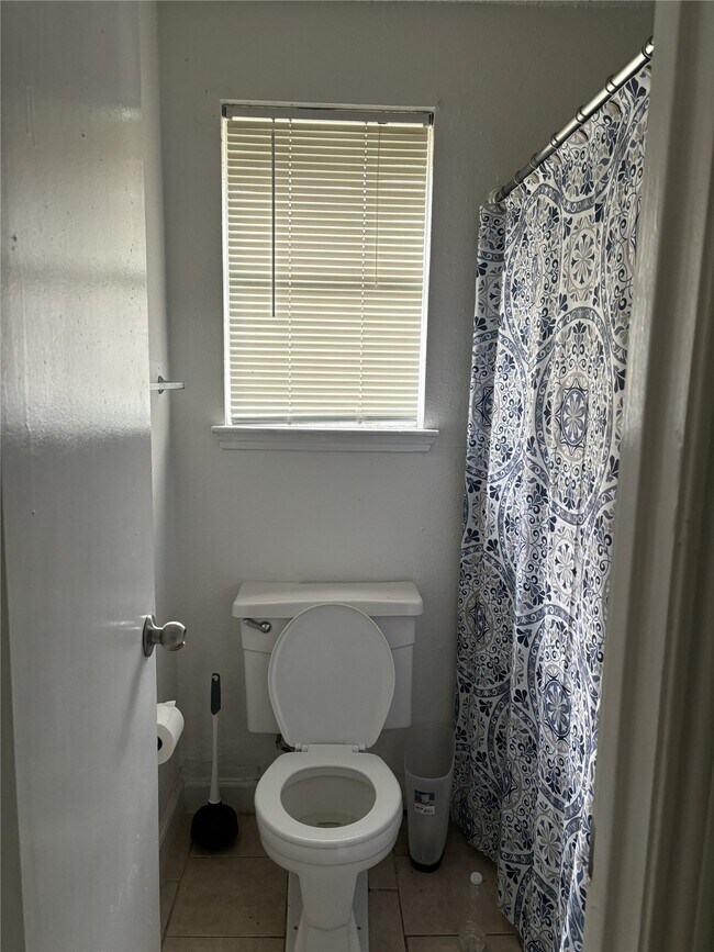 Building Photo - 12211 Wood Spring Ln