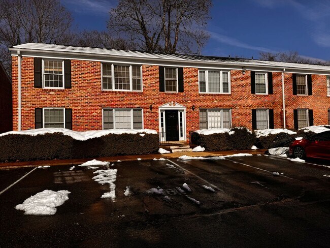 Building Photo - 2527 Hydraulic Rd