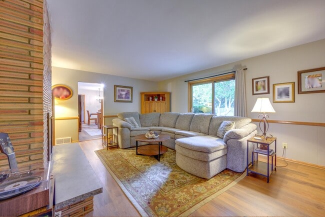 Building Photo - 2820 St James Ln