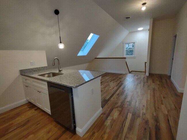 Building Photo - 394 Union Ave