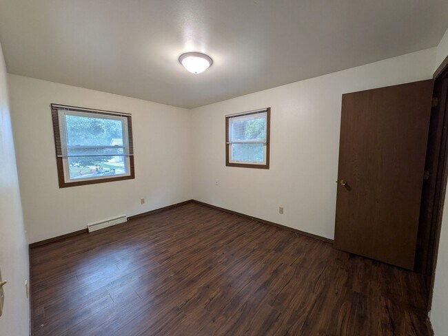 Building Photo - Trafalger Place Duplex