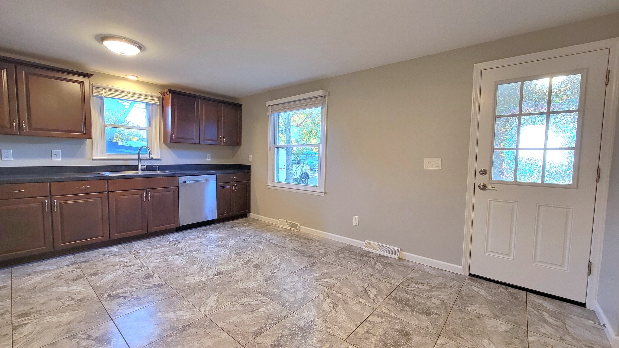 Building Photo - 141 Bennett Rd