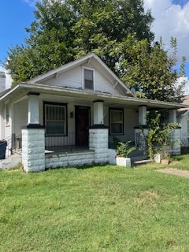 Primary Photo - Nice Large Two Bed/One Bath Home/Detached ...