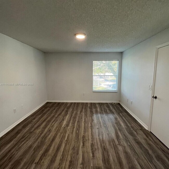 Building Photo - Spacious 2-bed, 2-bath apartment - Ponte Verde at Palm Beach Lakes