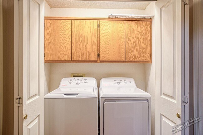 Building Photo - Spacious 3-Bedroom Home for Long-Term Lease in Hot Springs Village