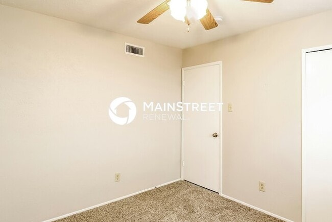 Building Photo - 4 Bedroom Pet-Friendly Home in Dallas, TX with Main Street Renewal