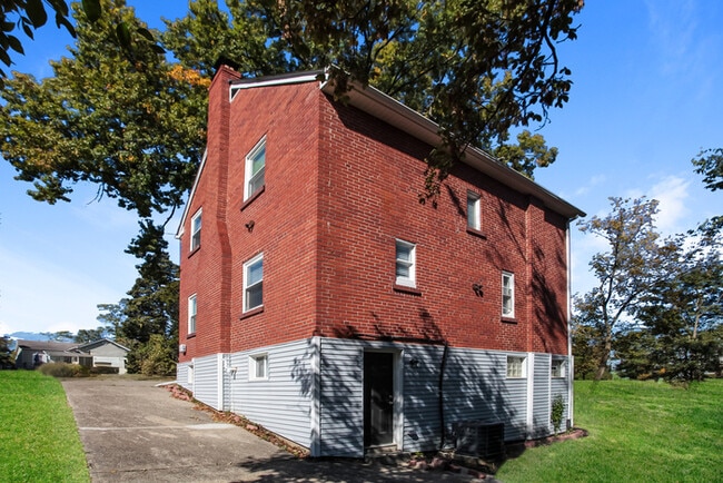 Building Photo - 3064 McHenry Ave