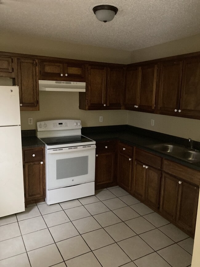 Building Photo - 106 Townsley Ct