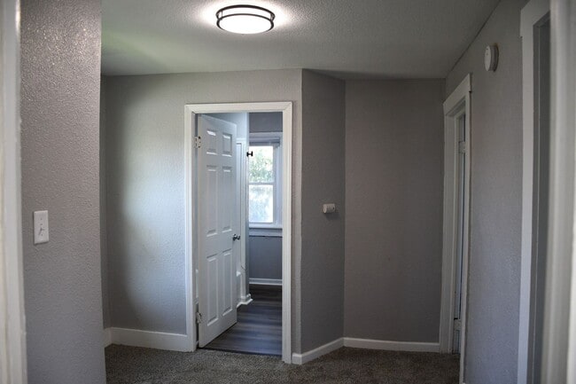 Building Photo - NEW LISTING!!! 3 Bedroom House - MOVE IN SPECIAL