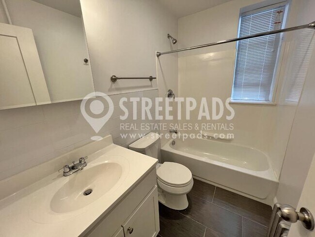 Building Photo - 2 bedroom in Boston MA 02135