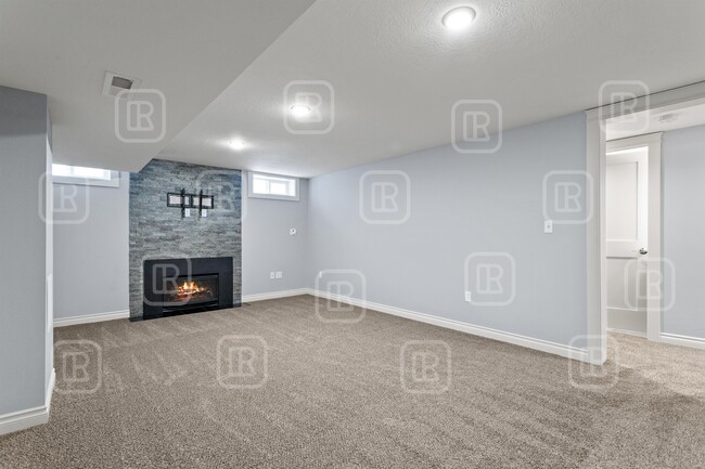 Building Photo - 414 W 29th Ave